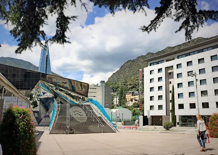 Yomo Mola Park